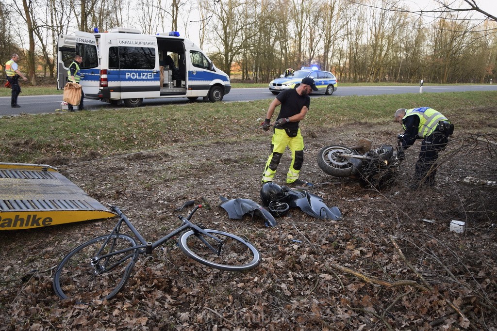 Schwerer VU Krad Fahrrad Koeln Porz Alte Koelnerstr P246.JPG - Miklos Laubert